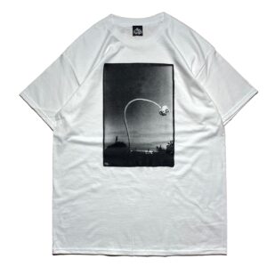 MANWHO / “Osaka 2022” TEE – ホワイト (Photo By Masahiro Yoshimoto)